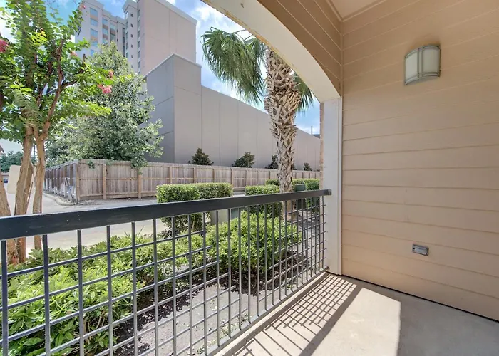 Cozy Apt Nrg Pool,Wi-Fi, Free Parking, Petsok!
