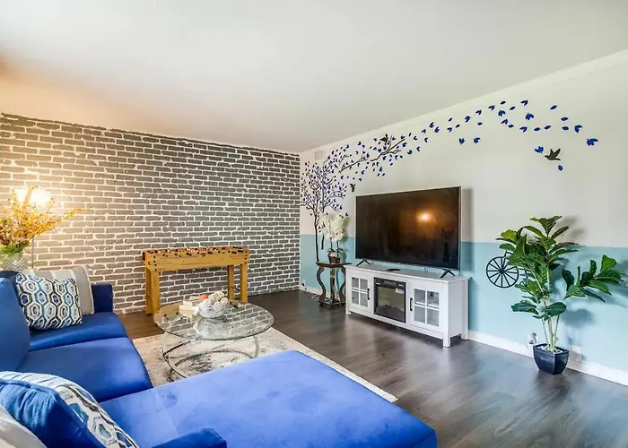 Lovely Comfort Uptown Condo For Houston Trip.