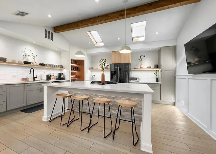 Open Airy Custom Designed Home - 2Kings - Sleeps 14