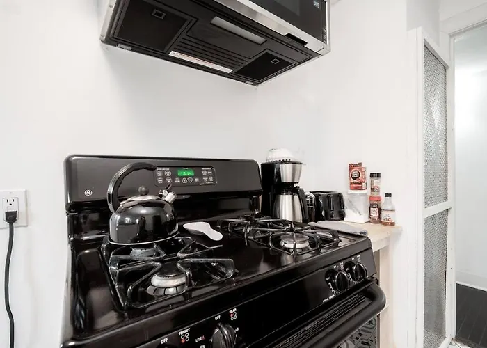 Trendy Apartment In Downtown - Near Montrose