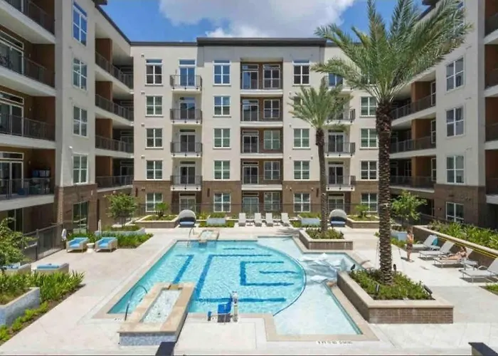 Luxury Living Downtown Houston Kingbed.