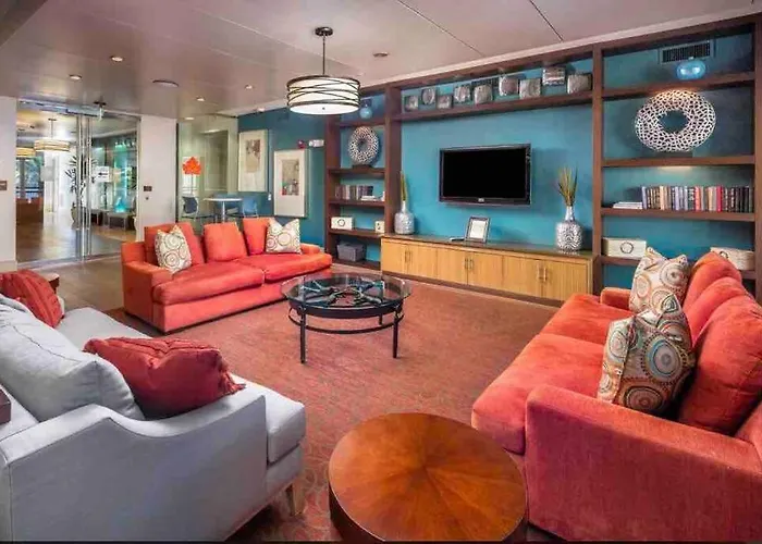 Lux 2/2 With Resort Amenities