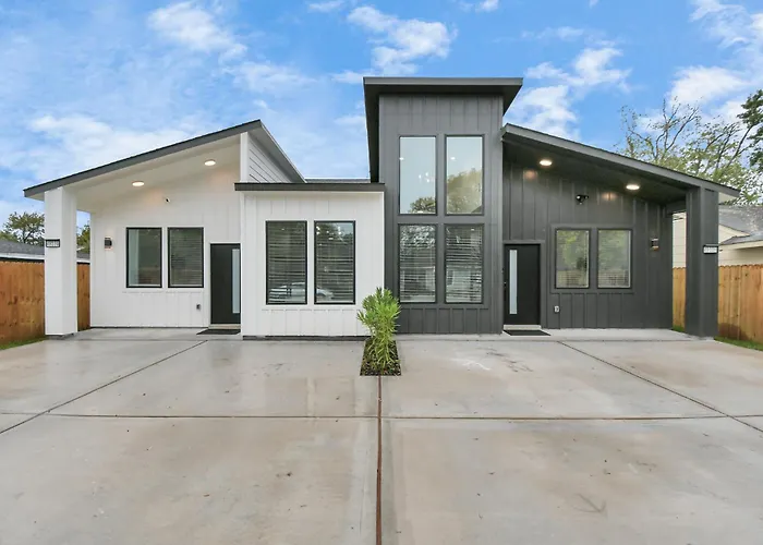 2 Homes•Sleeps 18•Gated•10 Mins To Dwntwn•Smarttvs