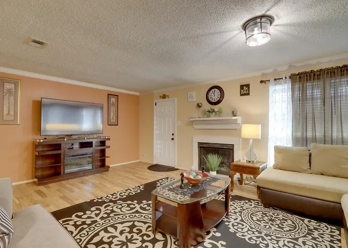 Central Houston Townhome With Patio 4 Mi To Airport