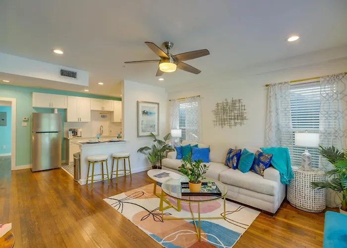 Central Houston Apartment With Furnished Patio!
