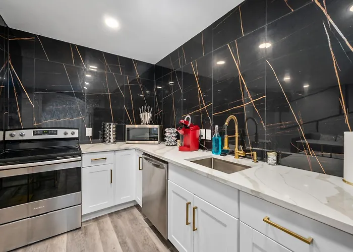 Charming 1Br Heights Apt With Pool And Free Park
