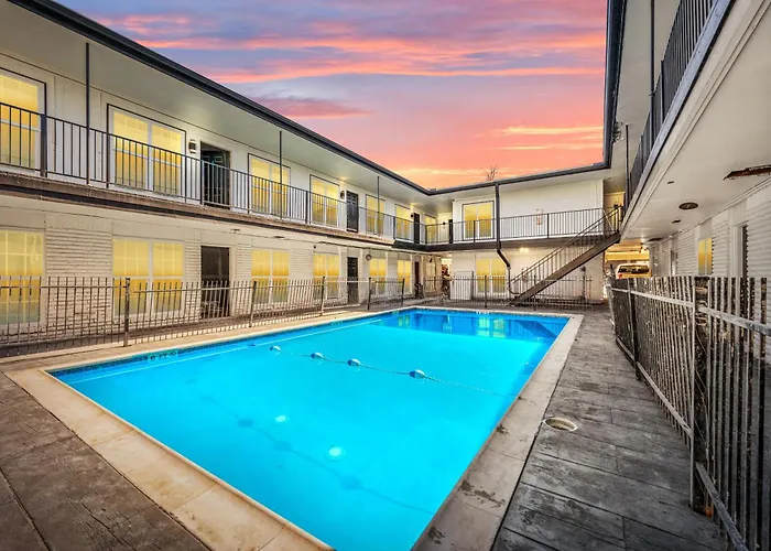 Cute And Stylish 1Br Apt With Pool & Free Park