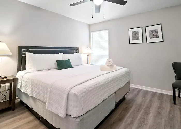 Contemporary 2Br Near Downtown Houston