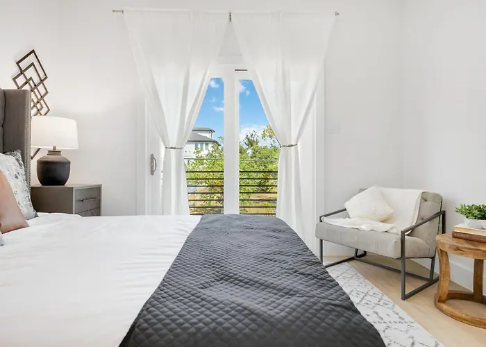 Modern 3Br Near Minute Maid Ensuite & Balcony