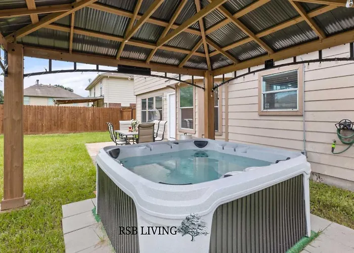 Brand New 4Br 2Ba Holiday Home With Hot Tub