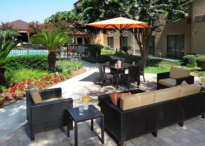 Courtyard By Marriott Houston Hobby Airport