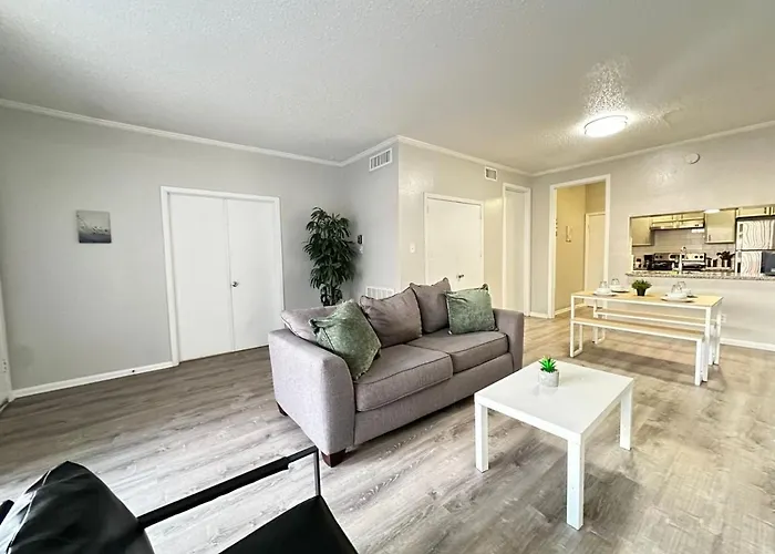 Apartment In Houston Close To Nature & Urban Excitement