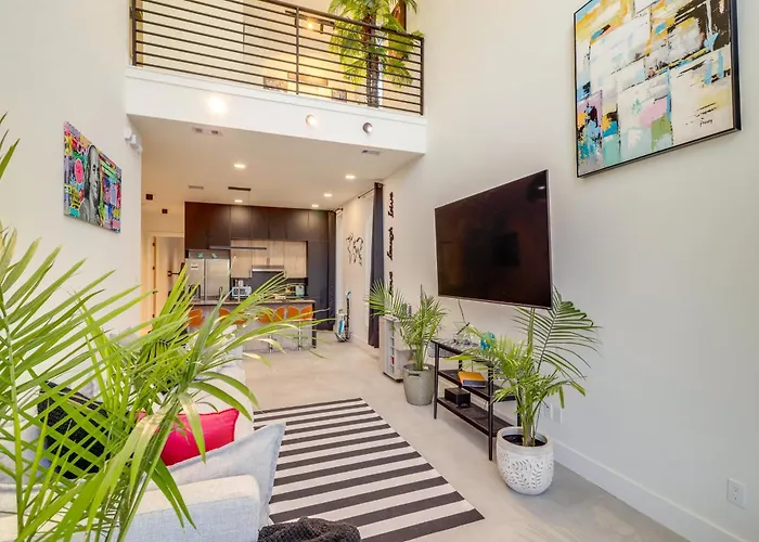 3 Mi To Dtwn Modern Townhome With Yard In Houston