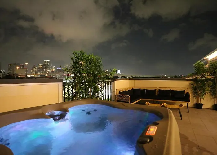 Houston Skyline View W Jacuzzi, 5 Mins To Dt