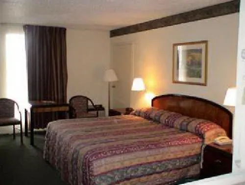 Greenway Inn & Suites