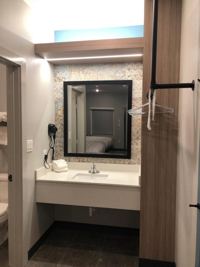 Solara I-45 & Hobby Airport Hotel