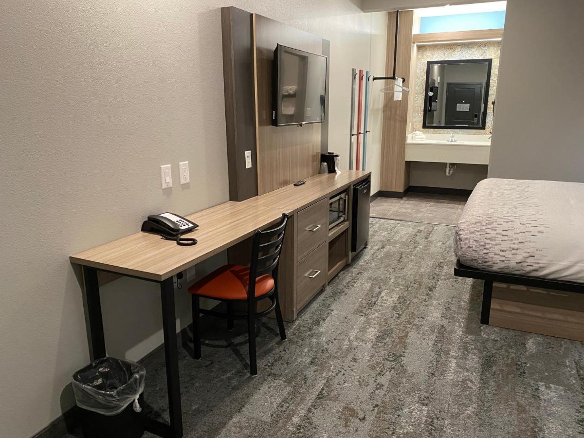 Solara I-45 & Hobby Airport 3*