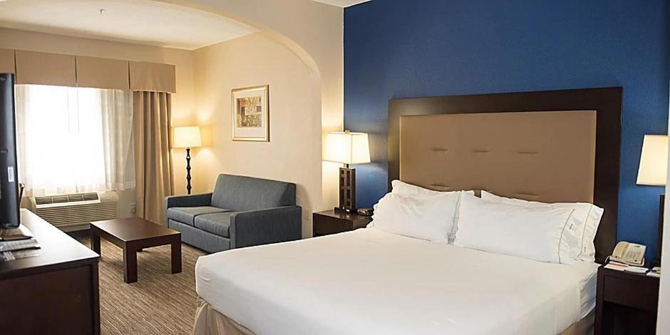 Hotel 1960 Suites 4*