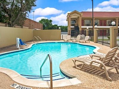 Super 8 By Wyndham Houston/brookhollow Nw Houston