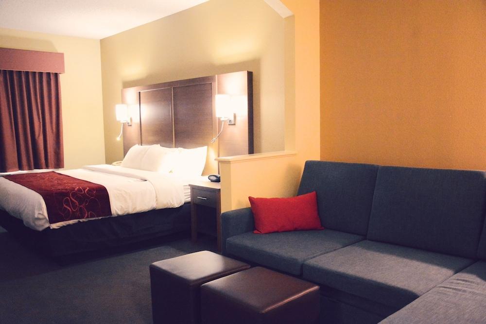 Comfort Bush Intercontinental Airport Hotel