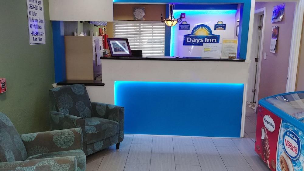 Days By Wyndham East Houston