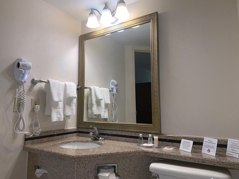 Comfort Southwest Fwy At Westpark Inn 3*
