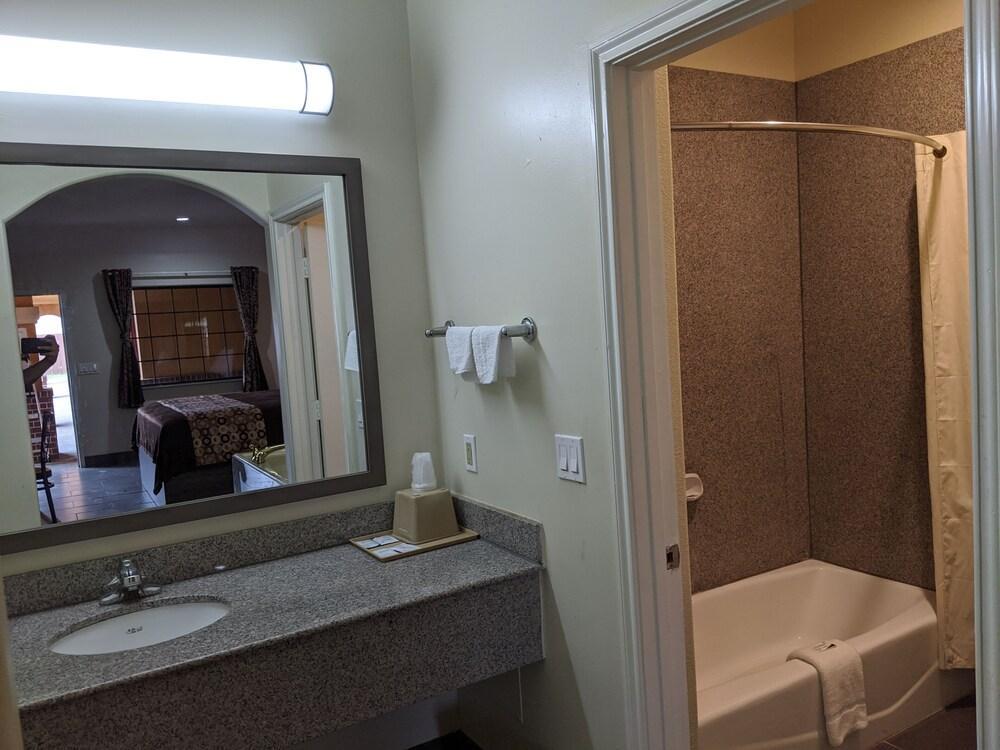Regency And Galena Park 2*