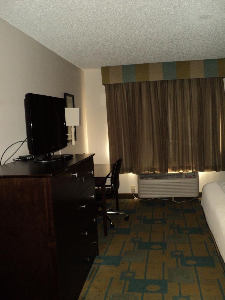 La Quinta By Wyndham Nw Brookhollow Hotel 3*