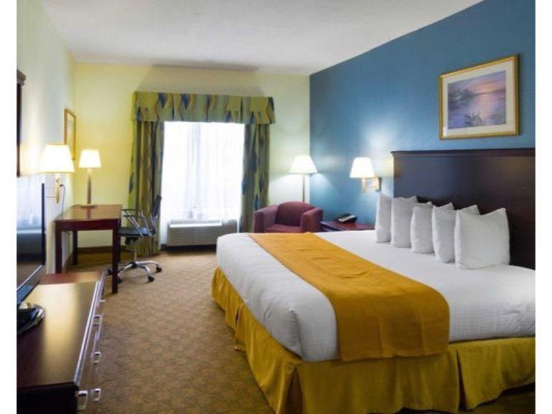 Baymont By Wyndham Brookhollow Houston
