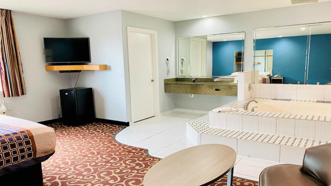 Motel Place And Suites-hobby 2*