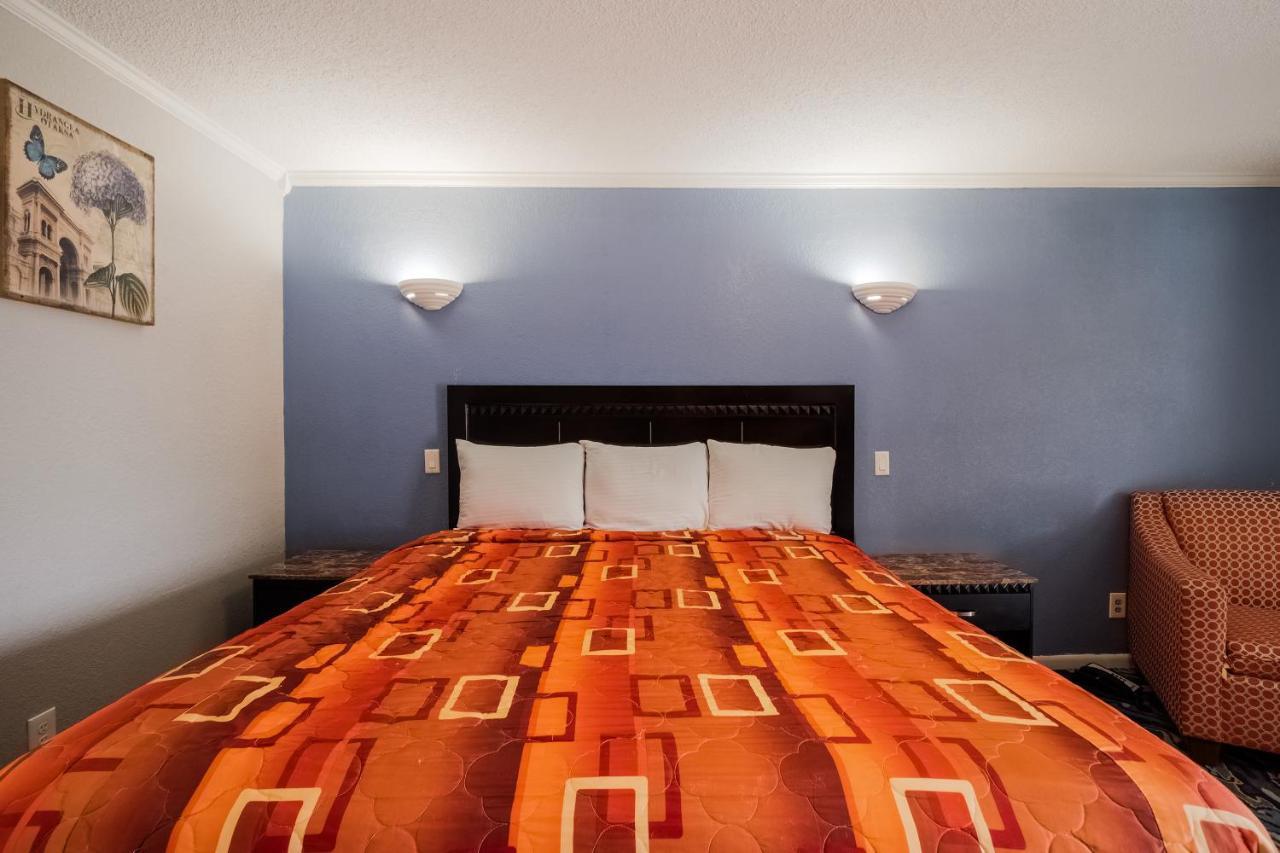 Oyo I-69 & I-610 Hotel
