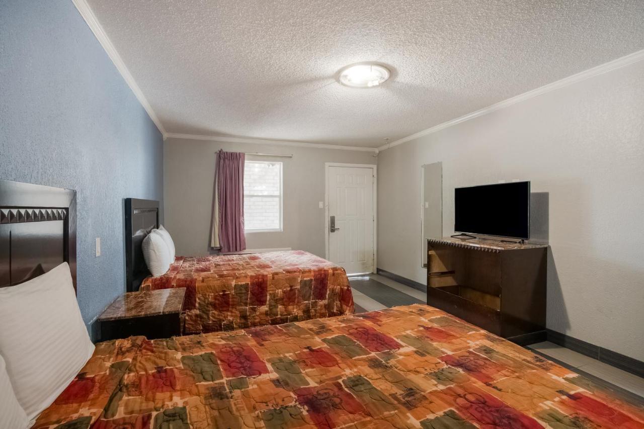 Oyo I-69 & I-610 Hotel 2*