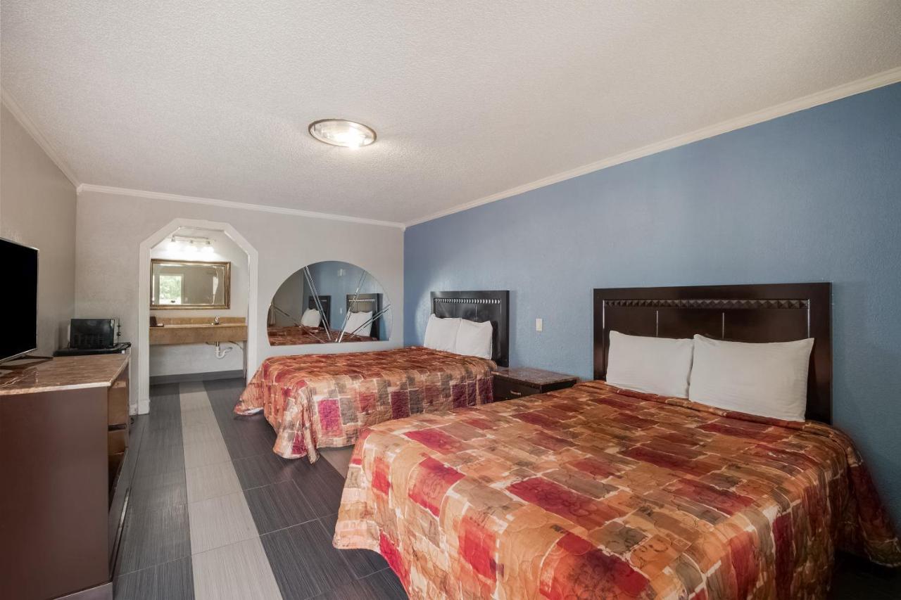 Oyo I-69 & I-610 Hotel