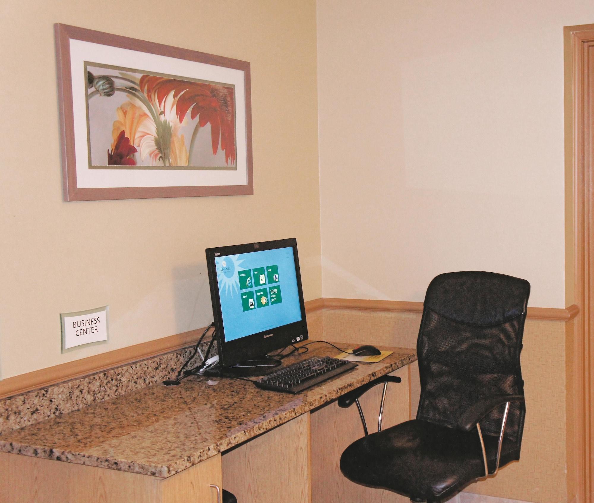 La Quinta & By Wyndham Bush Iah South Hotel Houston