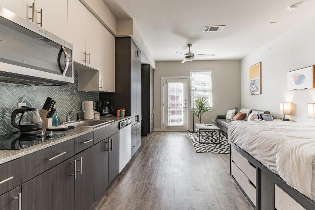 Peaceful With Full Amenities And Uh Nearby Apartment *