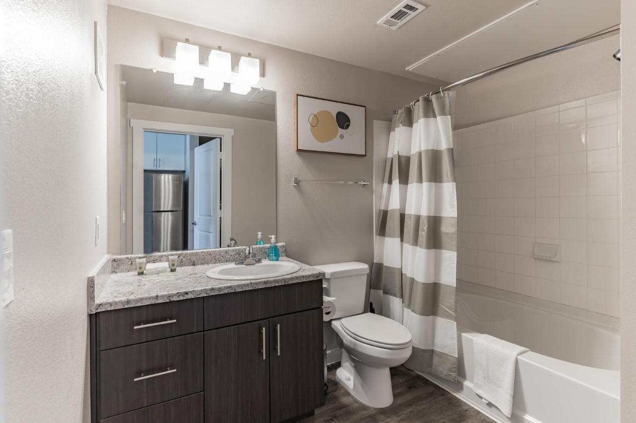 Peaceful With Full Amenities And Uh Nearby Apartment