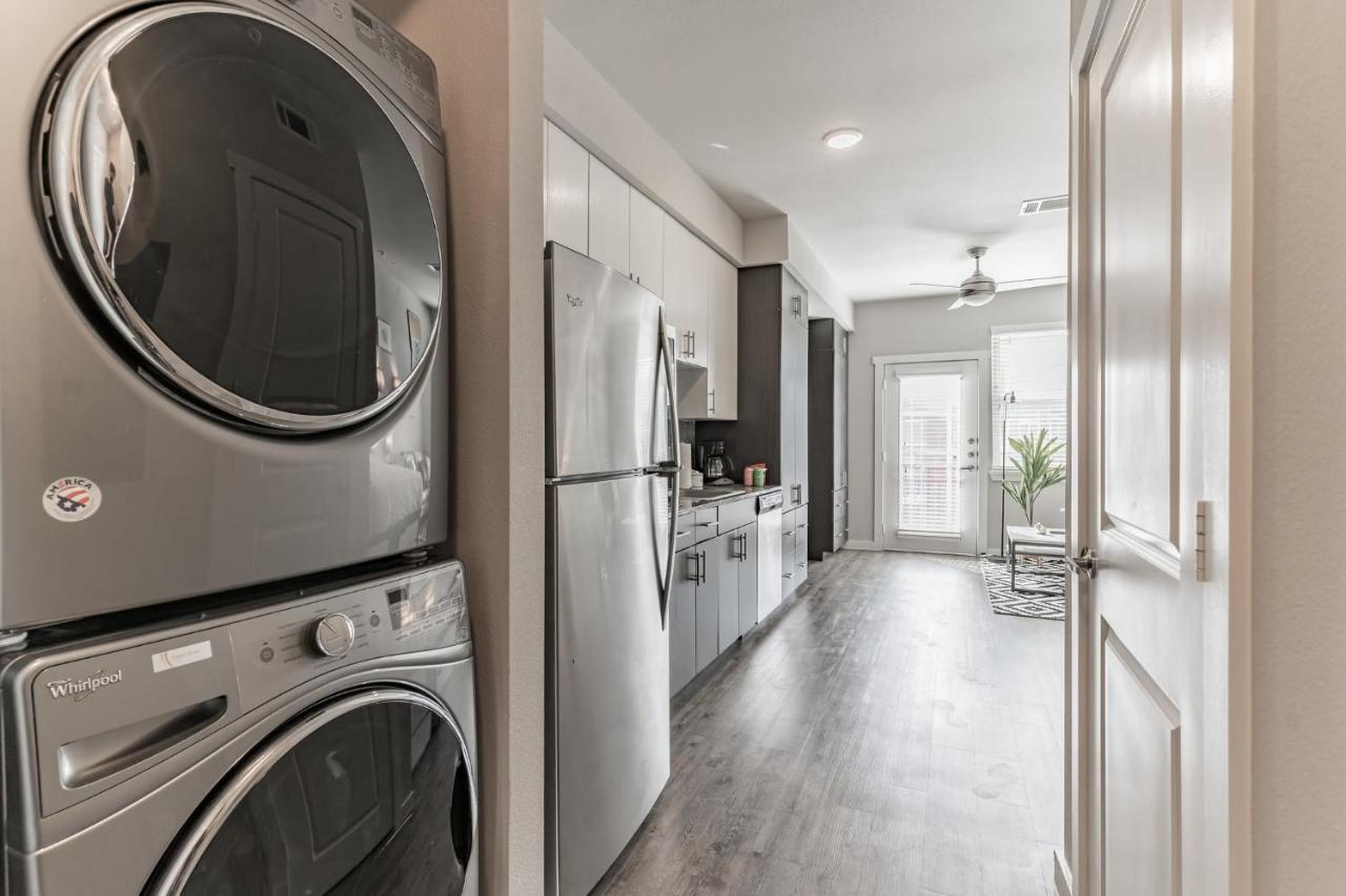 Peaceful With Full Amenities And Uh Nearby *