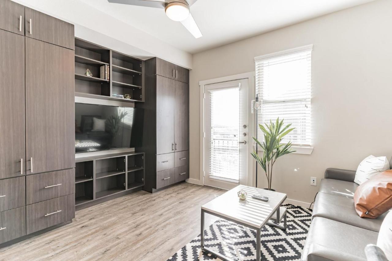 Apartment Peaceful With Full Amenities And Uh Nearby *