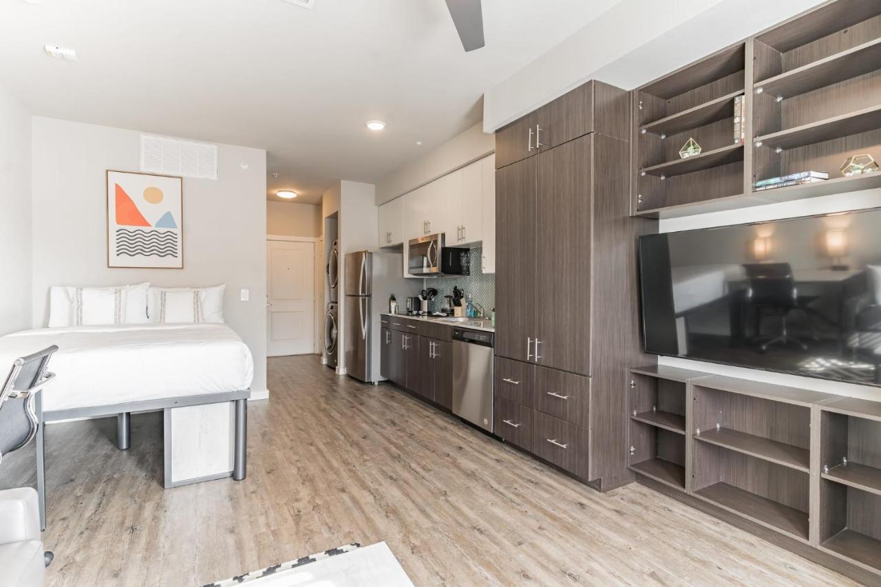 Peaceful With Full Amenities And Uh Nearby Apartment