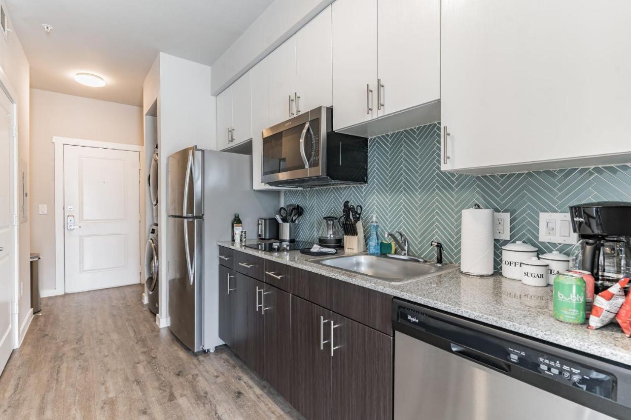 Peaceful With Full Amenities And Uh Nearby *