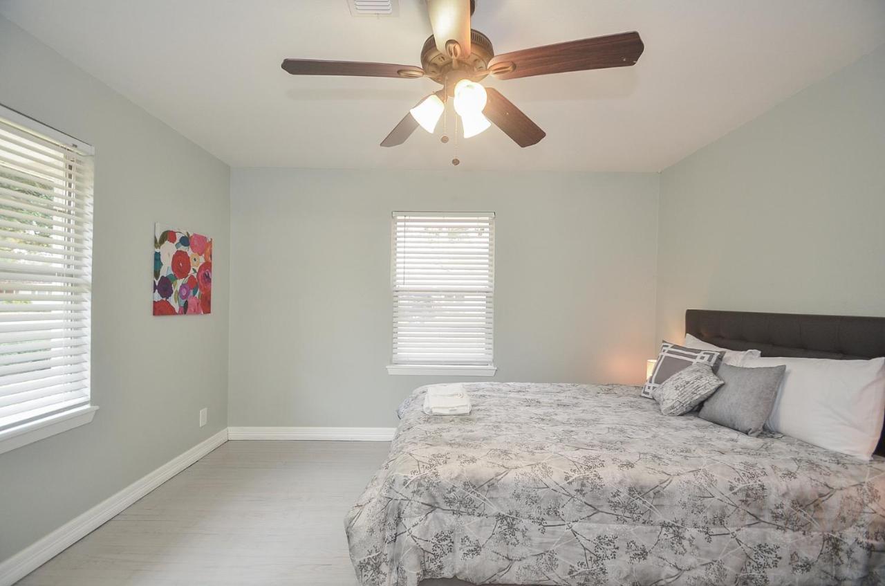 Authentic By Memorial Mall, W Holiday home Houston