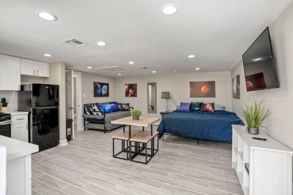 Cosmic Studio At North Downtown