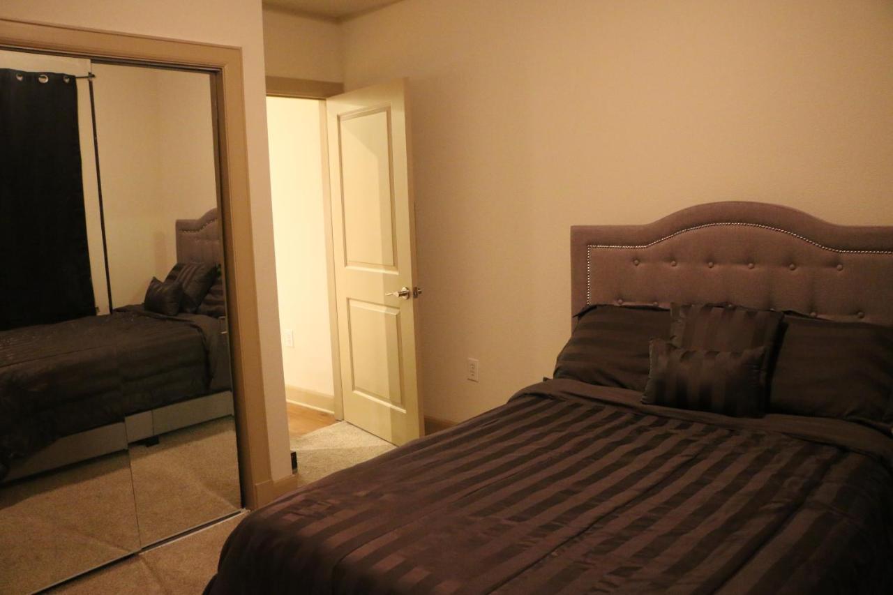 Rodeo Nrg Area One & Two Bedroom *