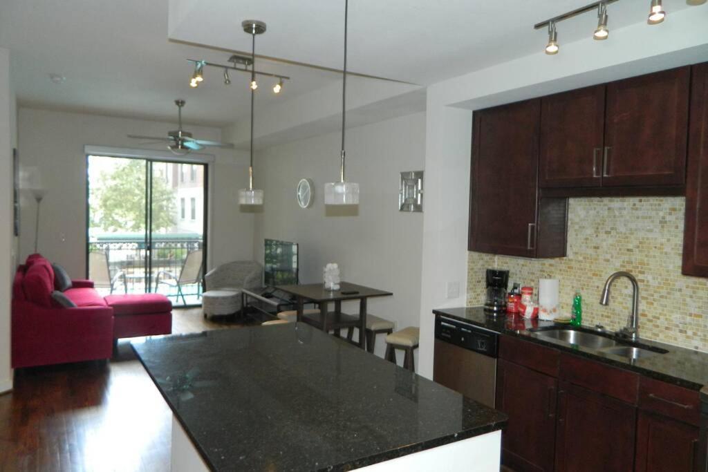 Apartment Entire Modern Downtown Ideal For Long-term Stays *