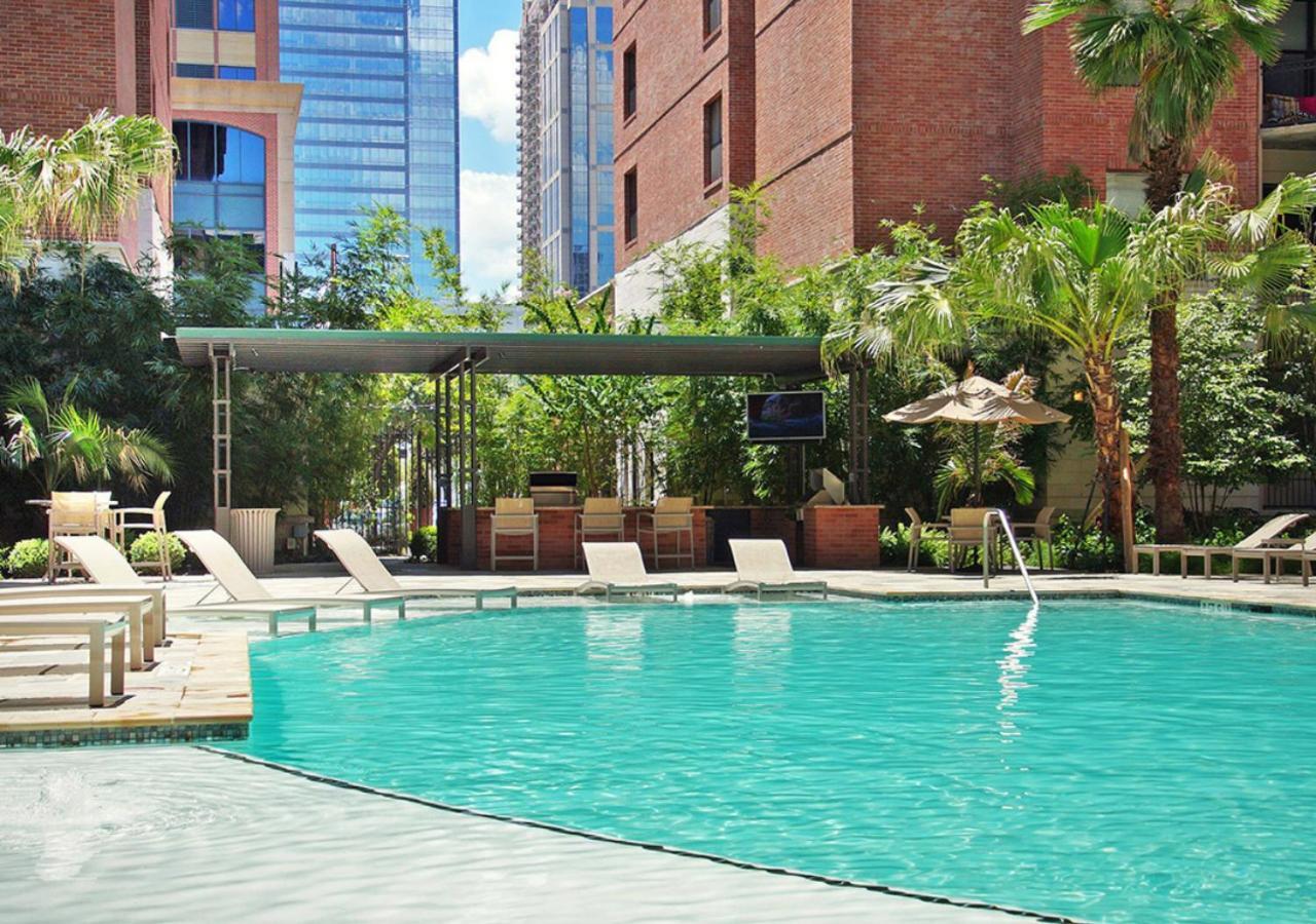 Entire Modern Downtown Ideal For Long-term Stays *