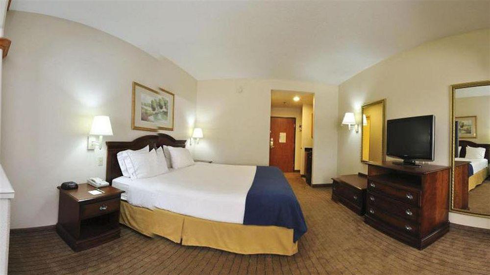 Country & By Radisson, Northwest, Tx
