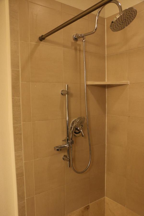 Rodeo Nrg Area One & Two Bedroom *
