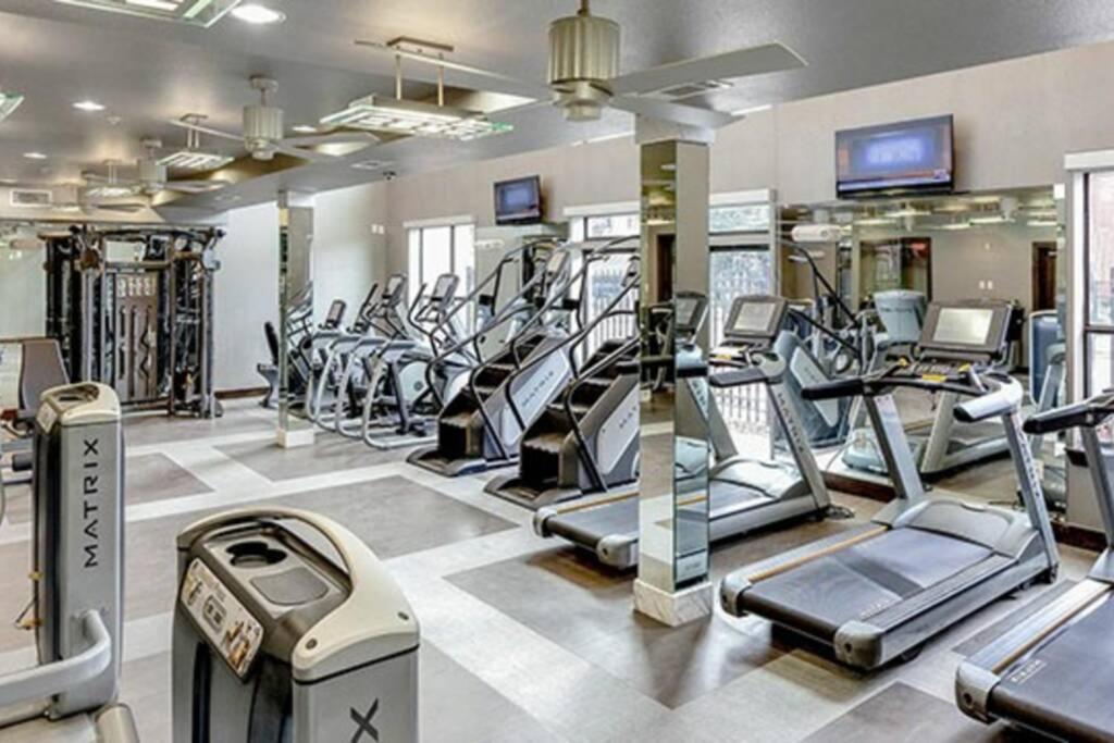 Entire Modern Downtown Ideal For Long-term Stays * Houston