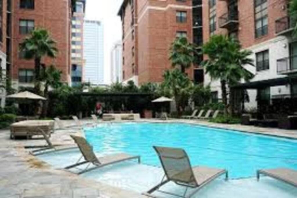 Entire Modern Downtown Ideal For Long-term Stays Apartment