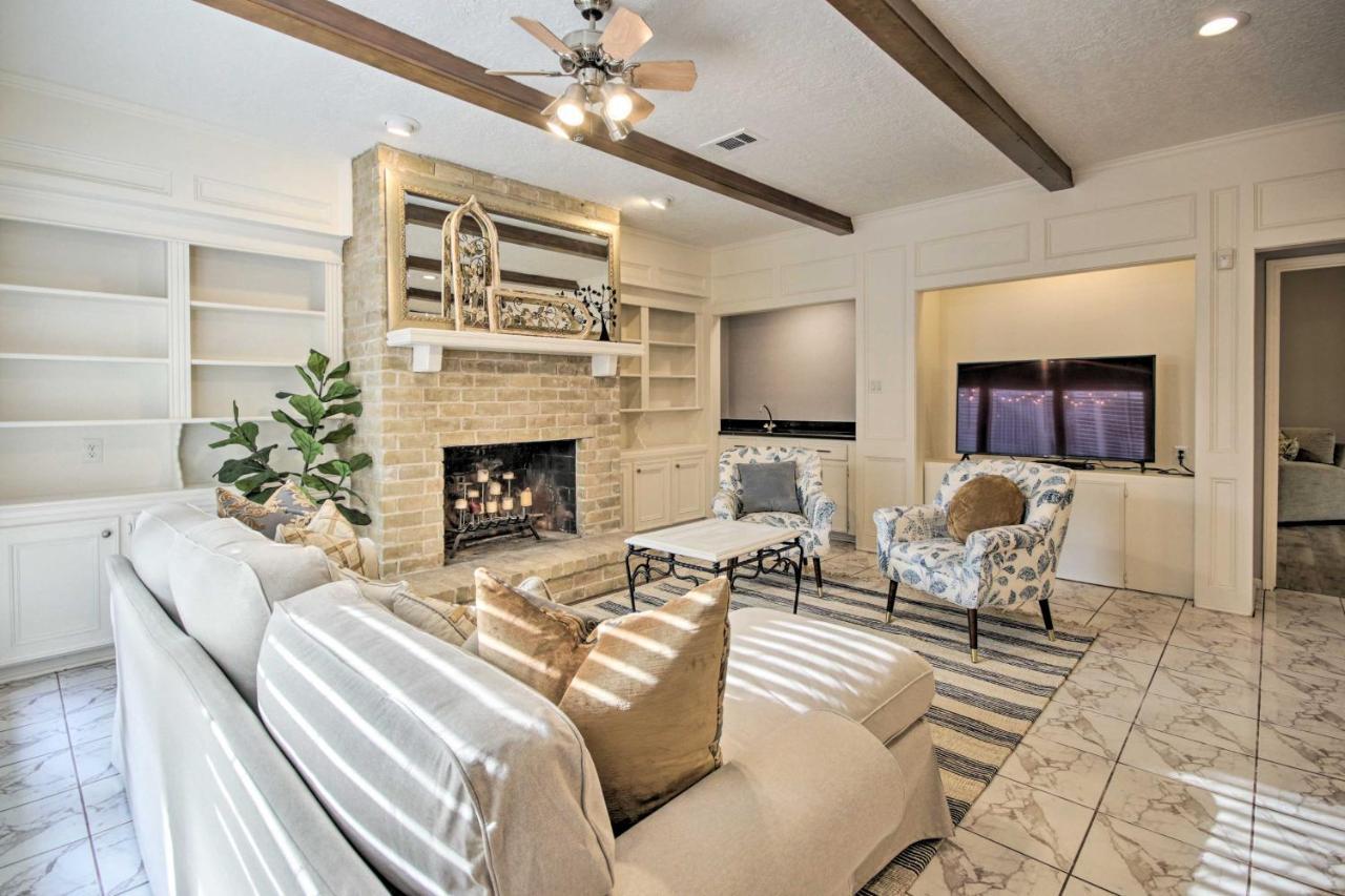 Quiet West With Patio, Walk To Shops! Houston